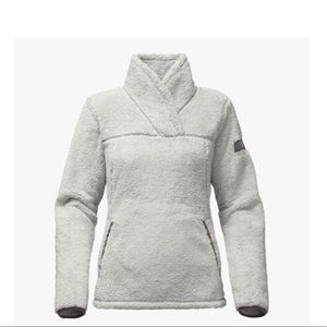 NWT North face Campshire pullover size s